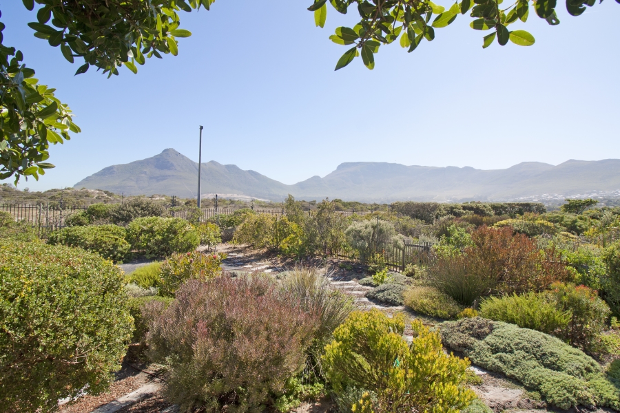4 Bedroom Property for Sale in Lake Michelle Western Cape